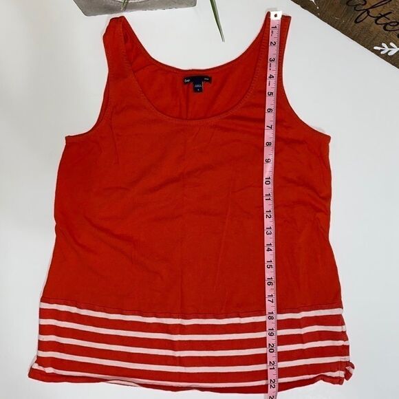 Gap sleeveless tank striped bottom - Picture 7 of 9